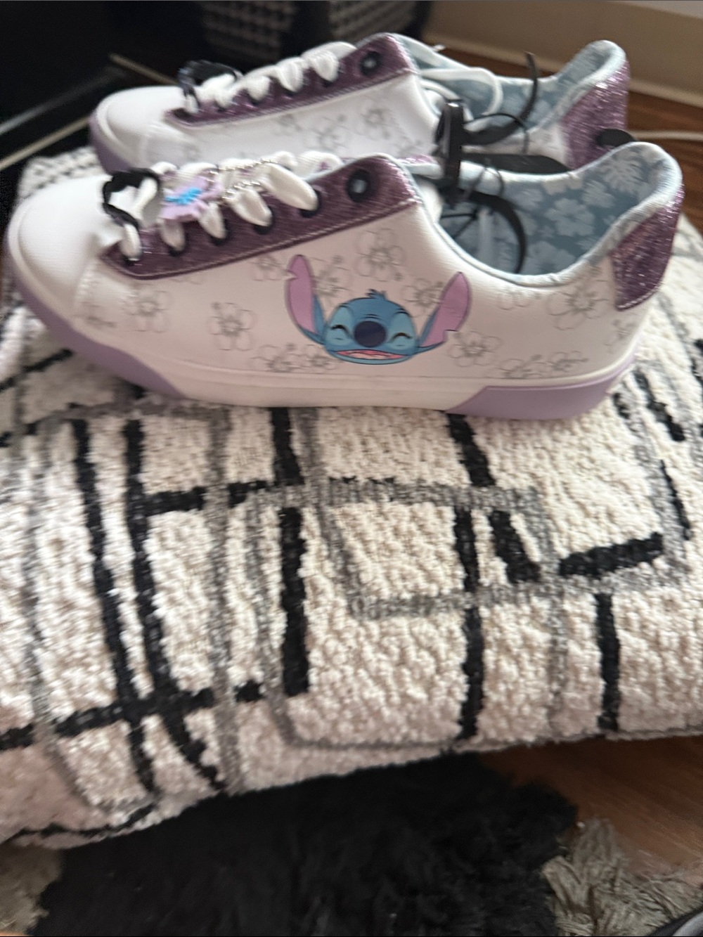 Disney Stitch Floral Low-Top Sneakers - White & Purple